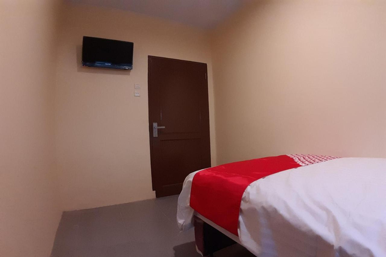 Oyo 1053安吉林家庭旅馆 棉兰 外观 照片